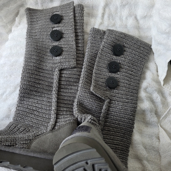 Ugg Australia Classic Cardy Triple Button Gray Knit Slip On Boots #5819 Size 7 - Picture 3 of 11